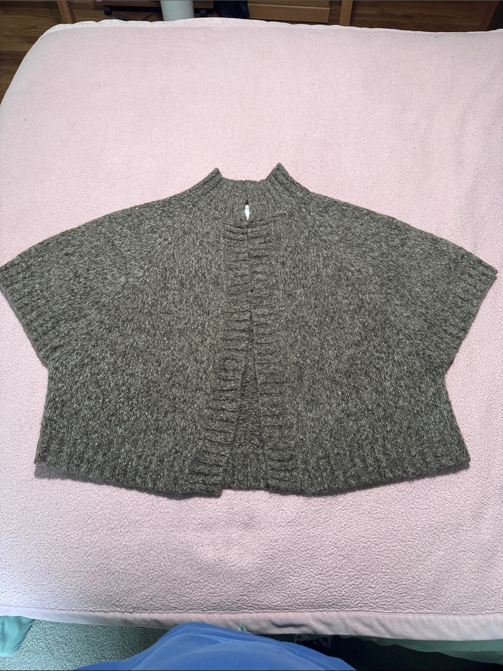 Sarah Spencer Taupe Brown Short-Sleeve Knit Poncho